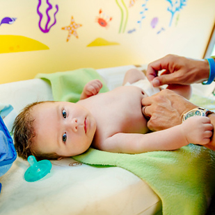 How to change a diaper for baby